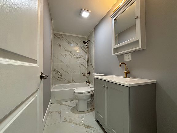 5th image of 173 Hallock Ave #1