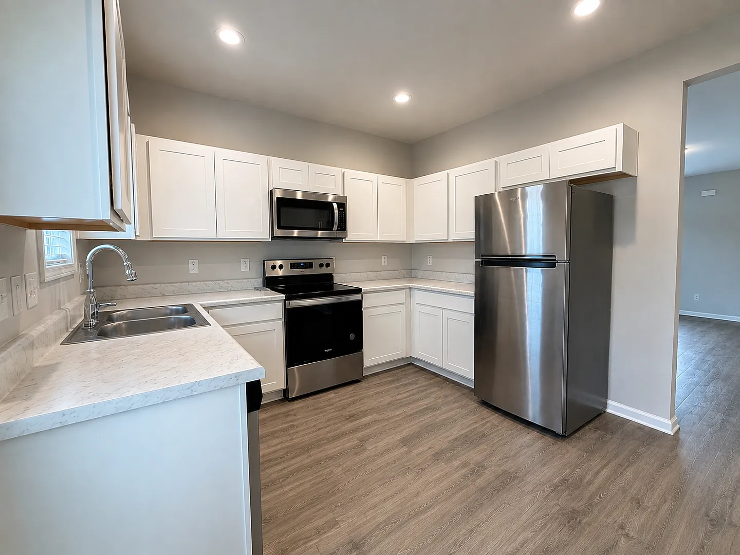 2 Bed/ 2.5 Bath Townhome in Downtown Clayton! — Photo 3