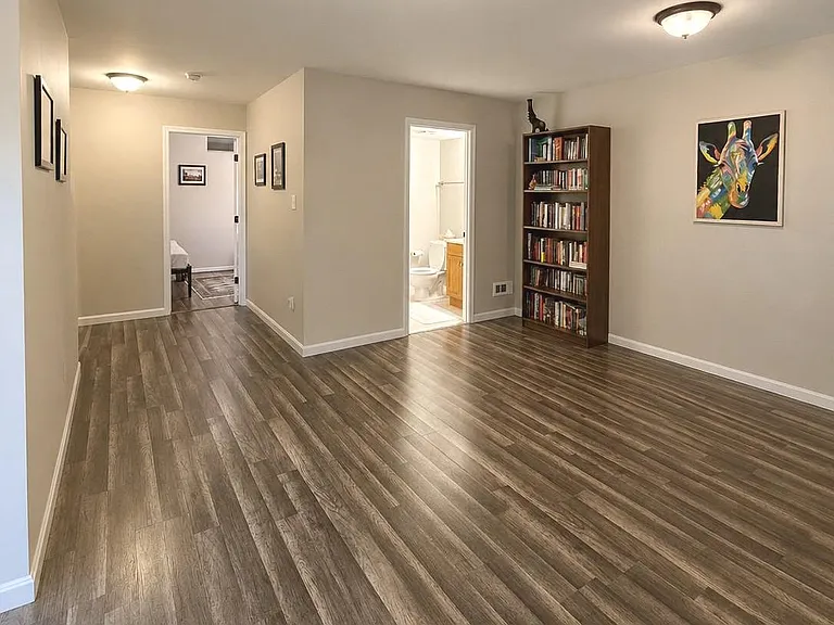 2037 S Glebe Rd — Photo 20