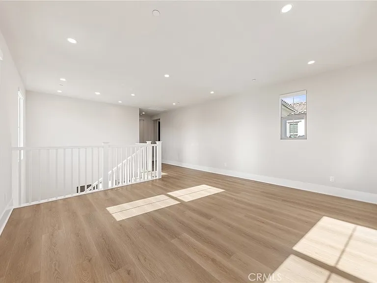 207 Alora — Photo 34