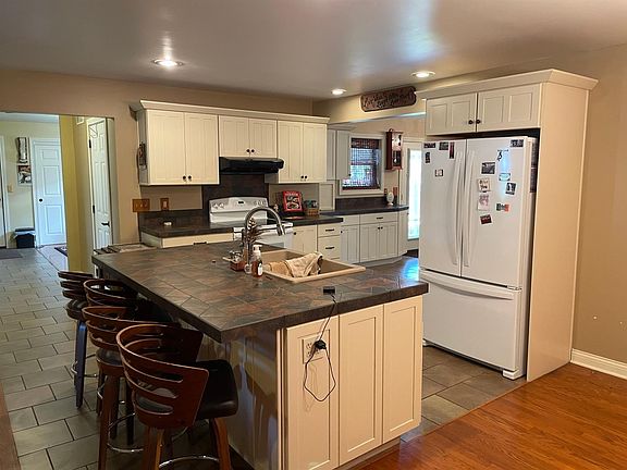 2nd image of 1100 Cliff St Lot 18