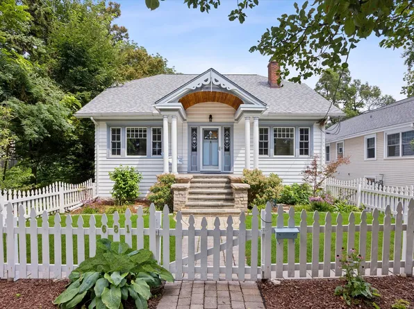681 Western Ave, Glen Ellyn, IL 60137