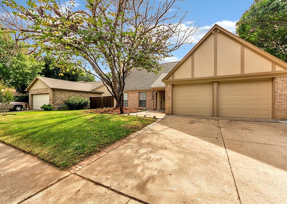 1st image of 1936 Pin Oak Dr