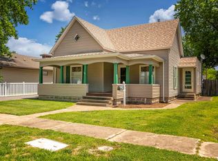 212 N 12th St, Herrin, IL 62948