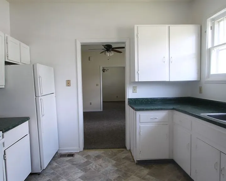 556 Flint St — Photo 13