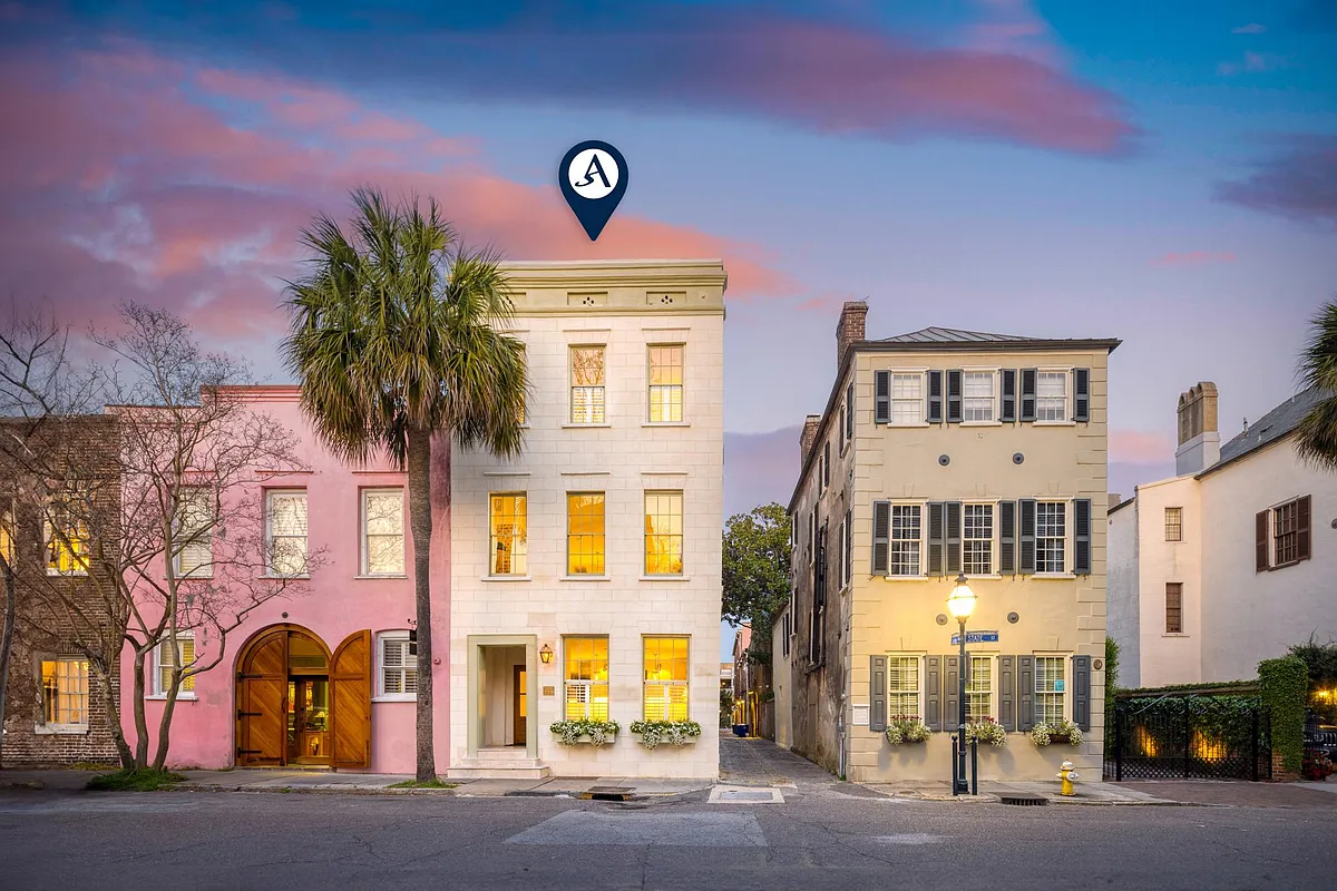 Photo 2 of 38 - 44 State St #A - Charleston, SC Building Photo - 44 State St #A