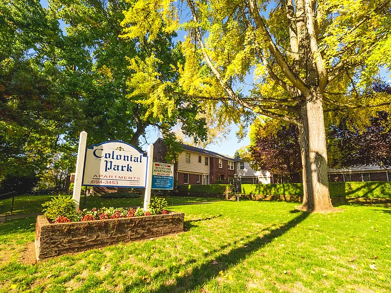 Colonial Park Apartments - Comfortable Living with a $99 Deposit Move-In Special — Photo 17