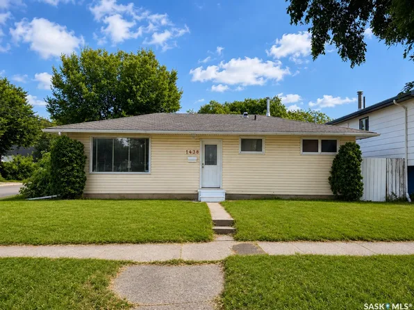 1438 D Avenue N, Saskatoon, SK S7L 1P4