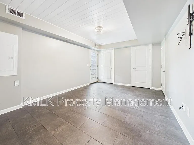 4037 N Steels Cir — Photo 51