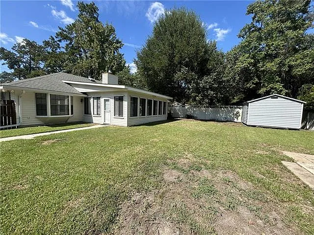 3 bed, 2.0 bath, 2020 sqft, $2,300 — Photo 3