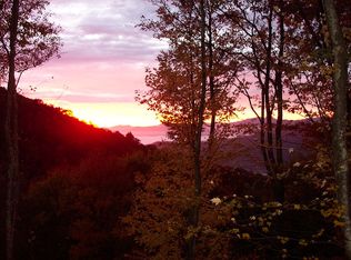 939 Waterford Rd, Maggie Valley, NC 28751