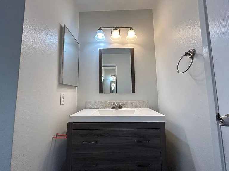 141 N Fonda St — Photo 22