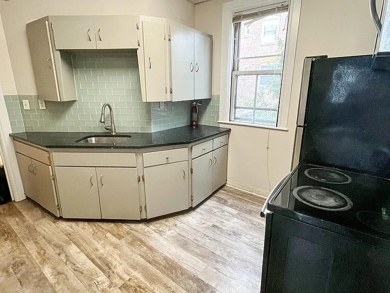 101 Oak St #1 — Photo 8