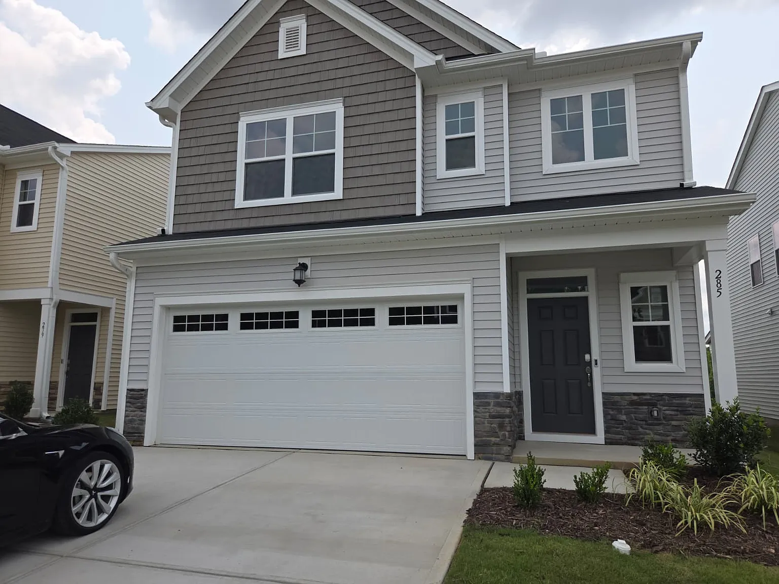 4 bed, 2150 sqft, $2,195 — Photo 1