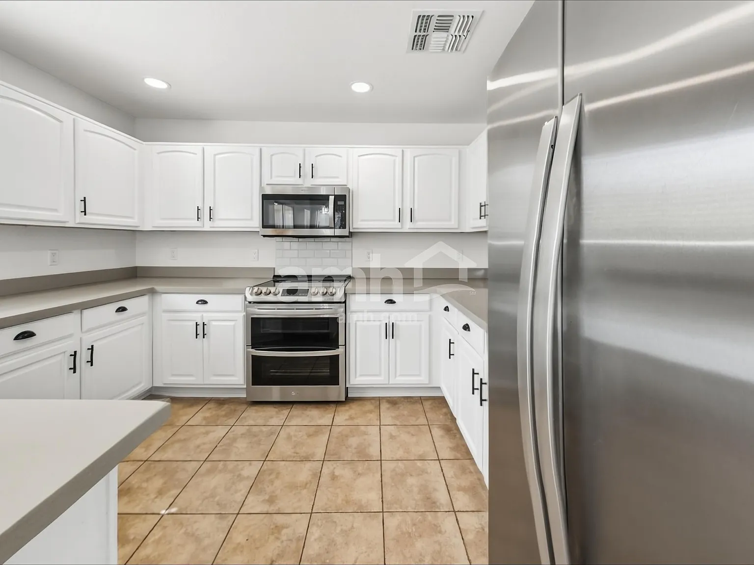 4 bed, 2.0 bath, 1909 sqft, $1,900 — Photo 3