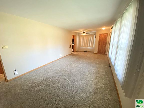 4th image of 306 E 10th St