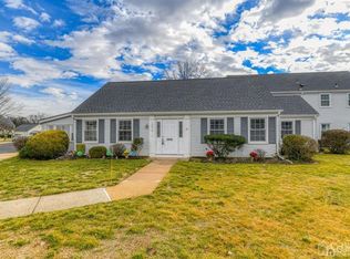 142 Putney Ln, Monroe Township, NJ 08831