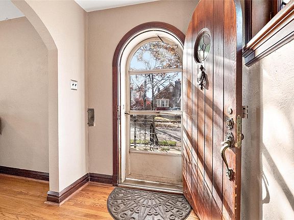5th image of 6333 Oleatha Ave