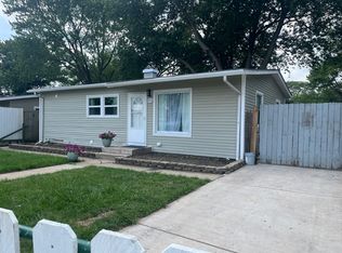 816 Taylor Ave, Aurora, IL 60506