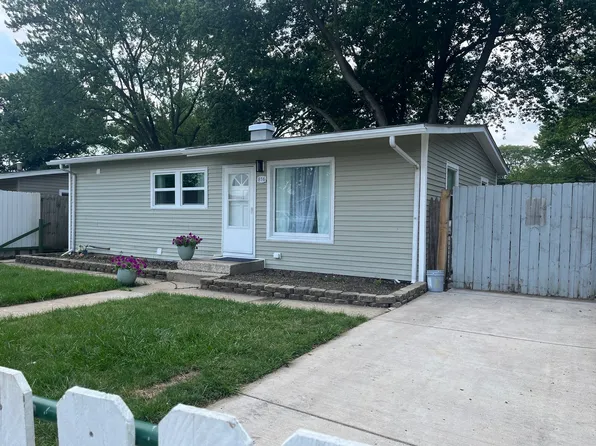 816 Taylor Ave, Aurora, IL 60506