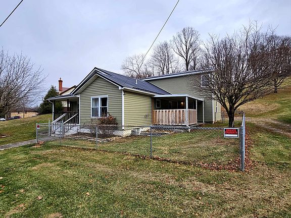 3rd image of 207 Glade St SE