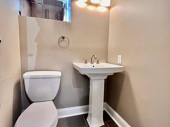 4th image of 152 Hutchinson Blvd #1