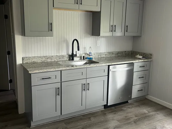 19 Circle St #1, Baldwinville, MA 01436