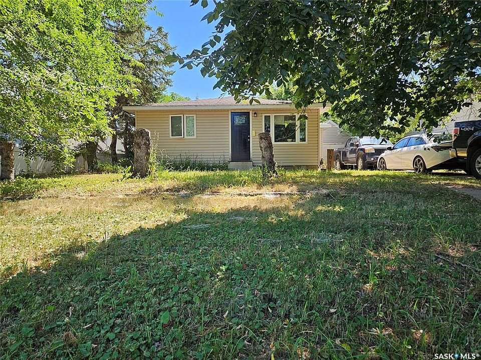 2nd image of 1017 Coteau STREET W