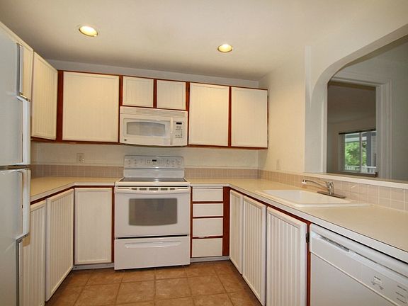 5th image of 12680 NE 10th Pl APT B203