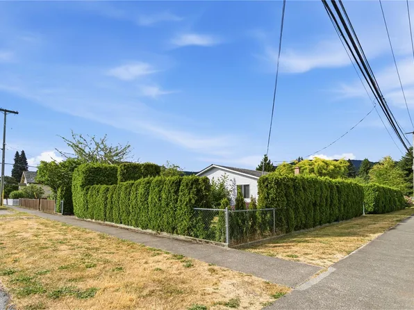 1040 5th Ave, Ladysmith, BC V9G 1N8