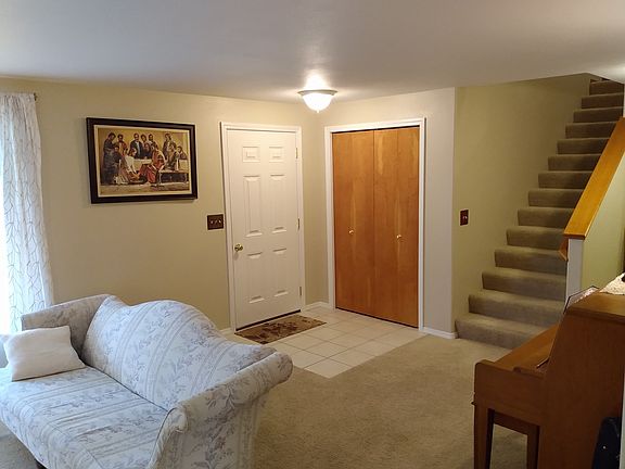 3rd image of 243 NW Schnabel Ln