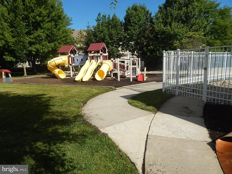 4 Blake Dr — Photo 31