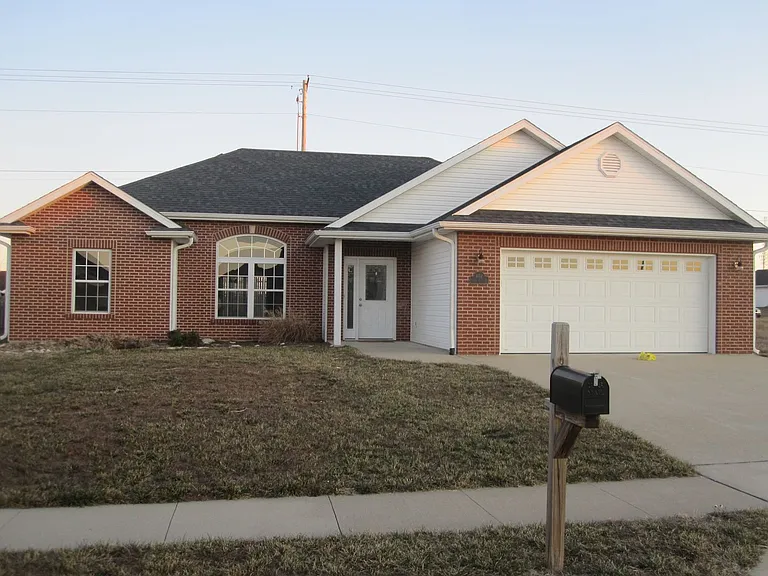 407 Golden Eagle Dr — Photo 1