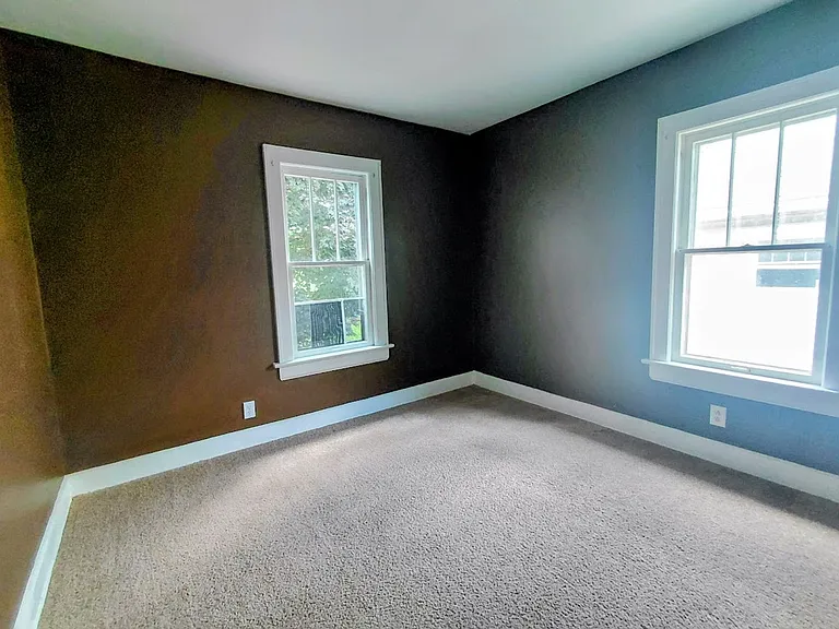 455 Allenford St — Photo 12