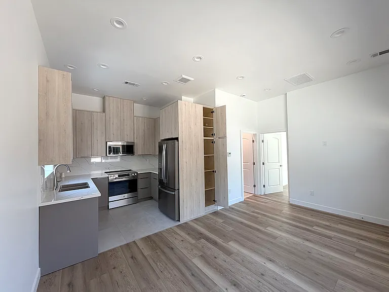 7219 1/2 Summitrose St — Photo 7