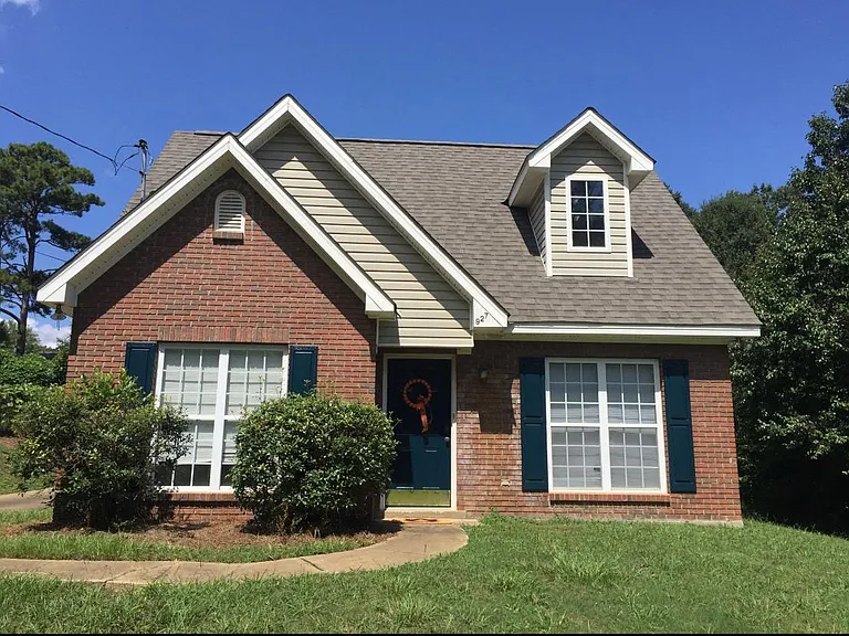 927 Lakeview Dr — Photo 1
