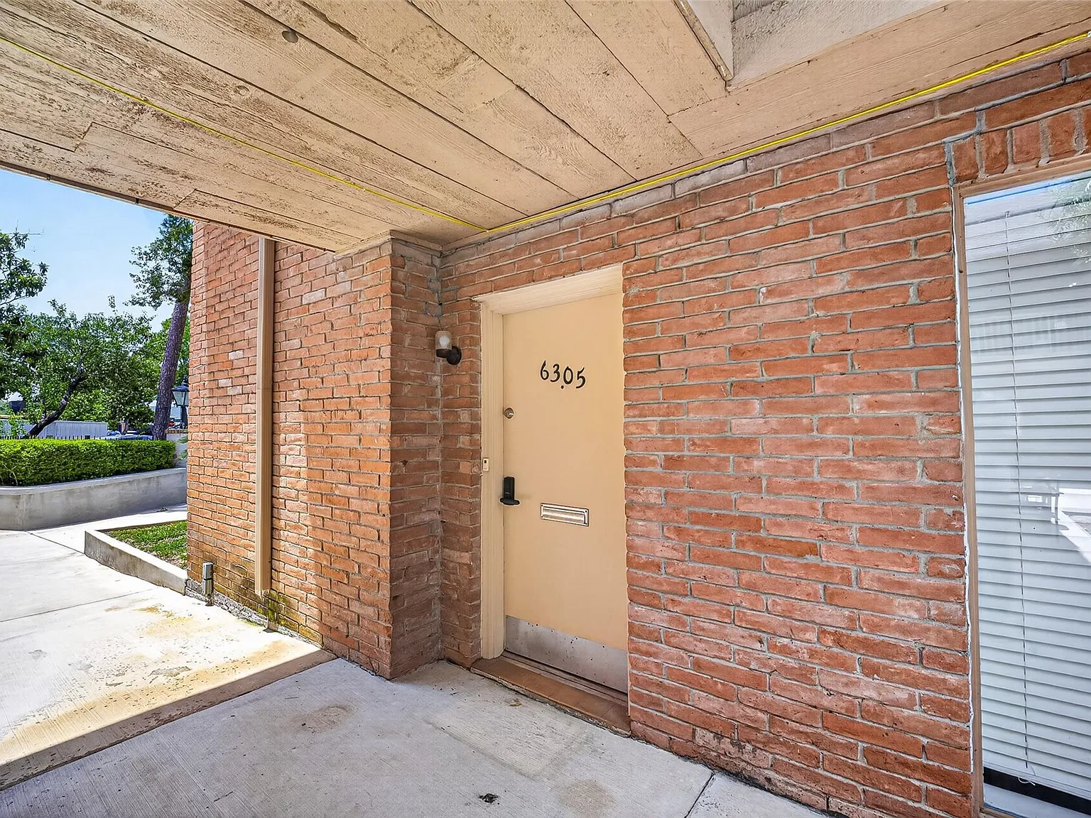 2 bed, 2.0 bath, 1430 sqft, $1,750 — Photo 3