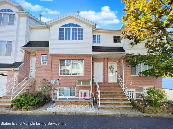 18 Iris Ct, Staten Island, NY 10309