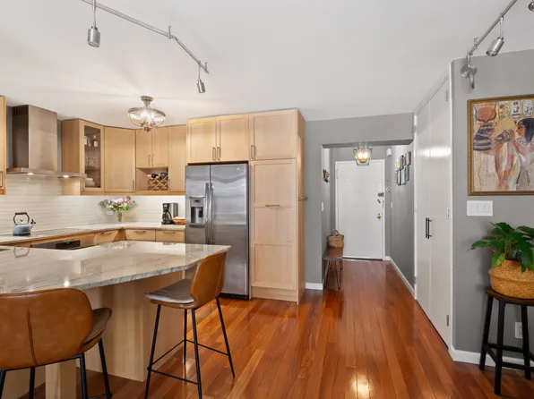 137 East 36th Street image 5 of 12