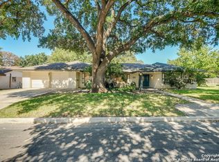 649 Moorside Dr, Windcrest, TX 78239