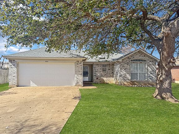 2nd image of 1802 Baylor Dr