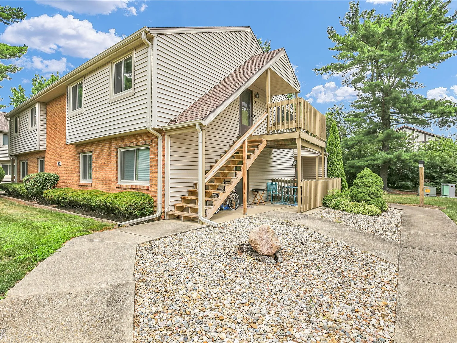 1613 Lyndhurst West Drive - Unit F — Photo 2