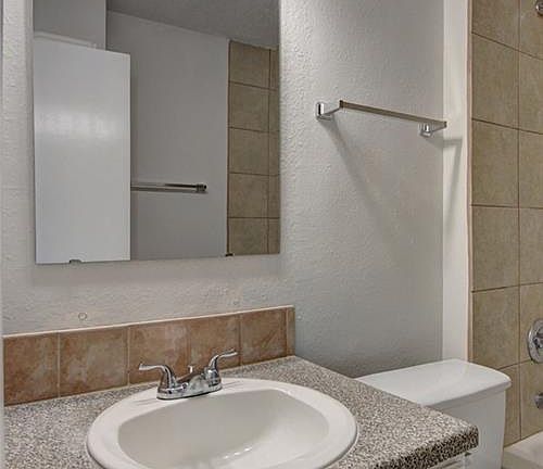 5th image of 410 Vista West Ct #A