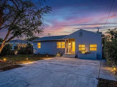 1508 Funston St — Photo 2
