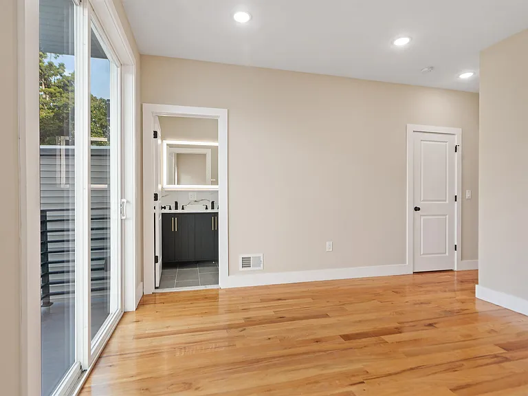 277 Pearsall Ave — Photo 11
