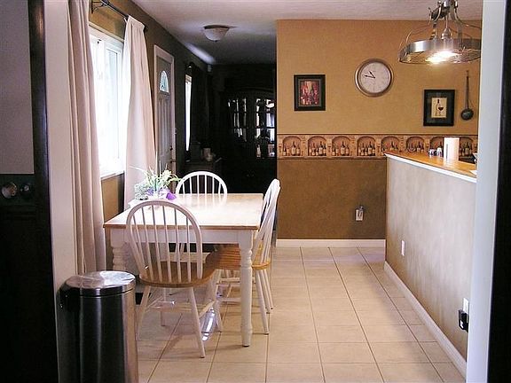 3rd image of 3433 Idylwilde Blvd