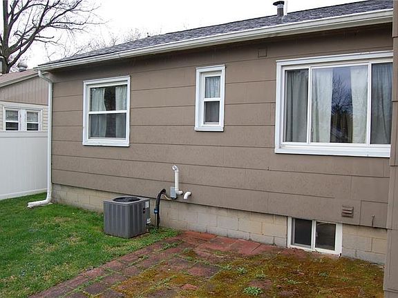 3rd image of 437 Memorial Ave