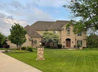 950 Auburn Ct, Brookfield, WI 53045