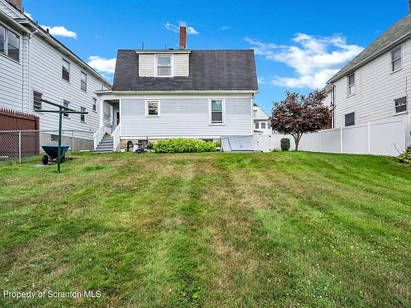 5th image of 1114 Dartmouth St
