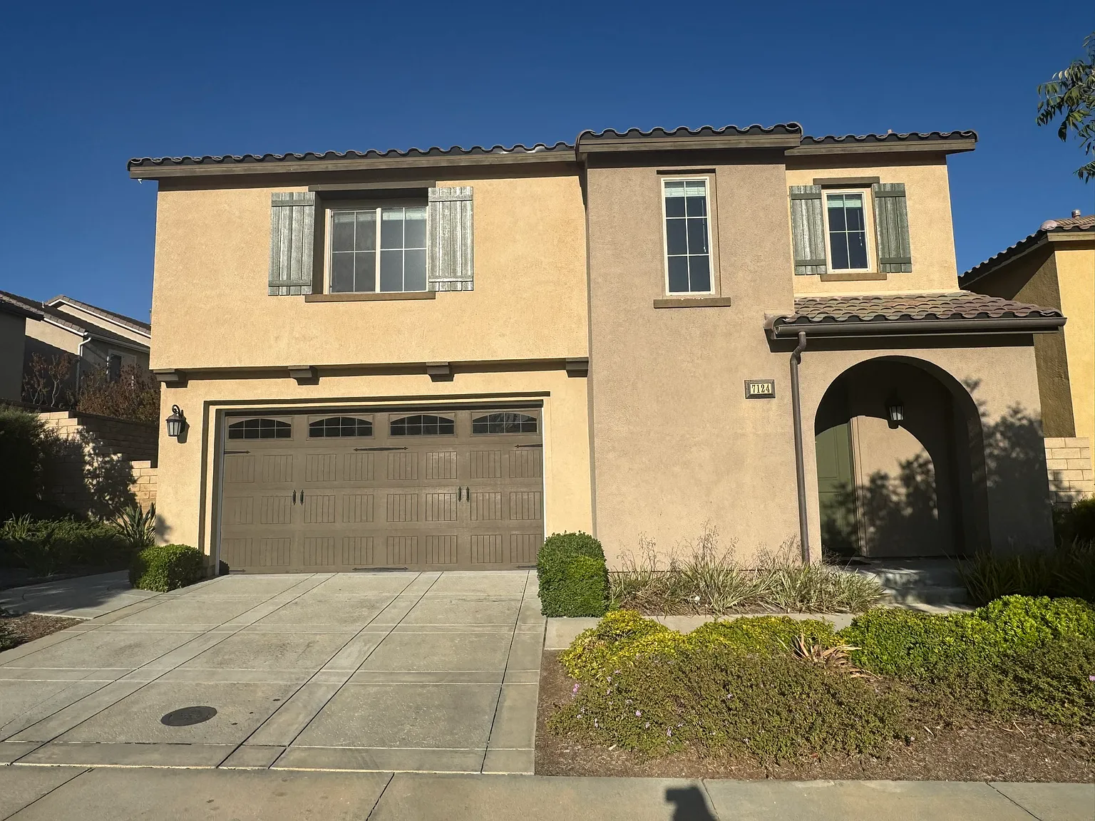 4 bed, 2.5 bath, 2402 sqft, $4,995 — Photo 2